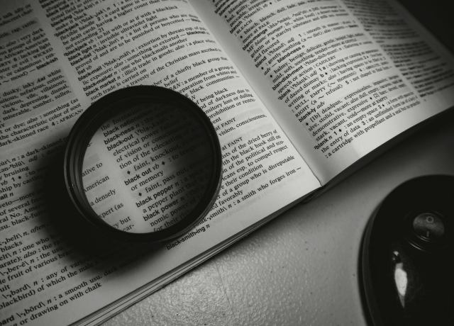Le glossaire ouvert près de l'écran